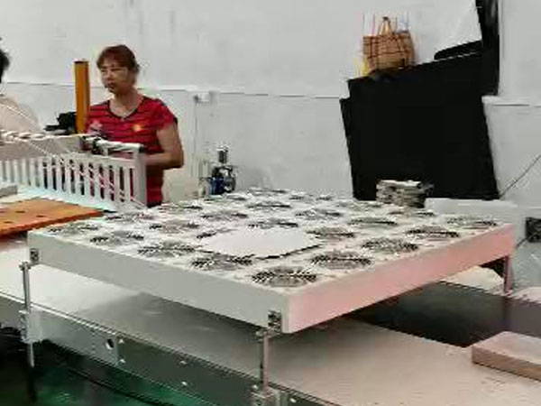 乐竞体育新地址机械生产礼品盒